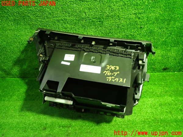 1UPJ-9237637516]キャデラック・XT5(C1UL)グローブボックス1 中古_4
