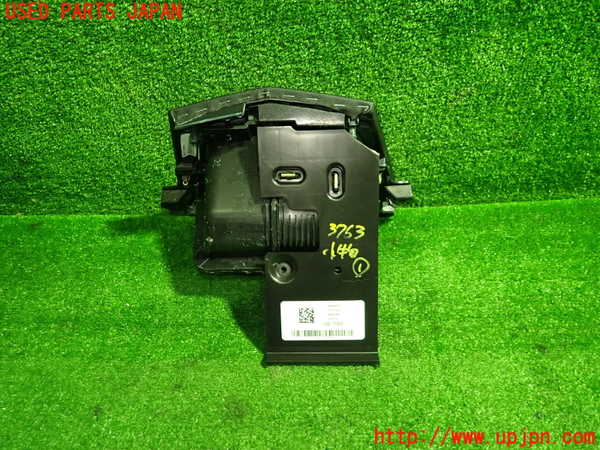 1UPJ-9237637841]キャデラック・XT5(C1UL)小物入れ1 中古_3