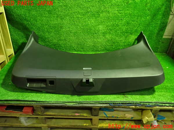 1UPJ-9237631578]キャデラック・XT5(C1UL)バックドア内張り 中古_2