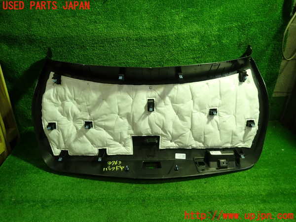 1UPJ-9237631578]キャデラック・XT5(C1UL)バックドア内張り 中古_3