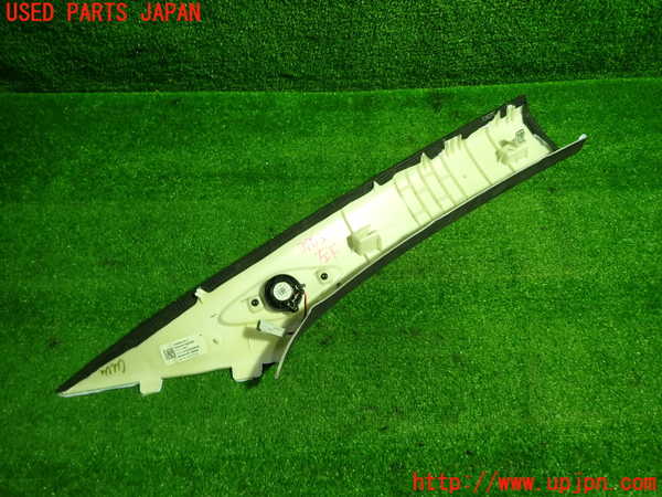 1UPJ-9237637660]キャデラック・XT5(C1UL)左フロントピラートリム 中古_3