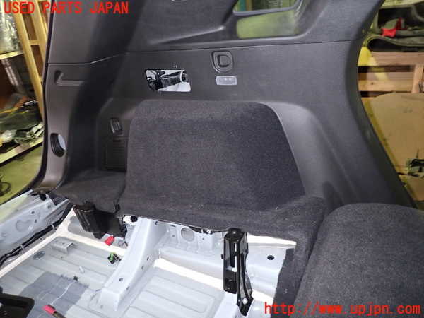 1UPJ-9237637680]キャデラック・XT5(C1UL)左リアピラートリム 中古_3