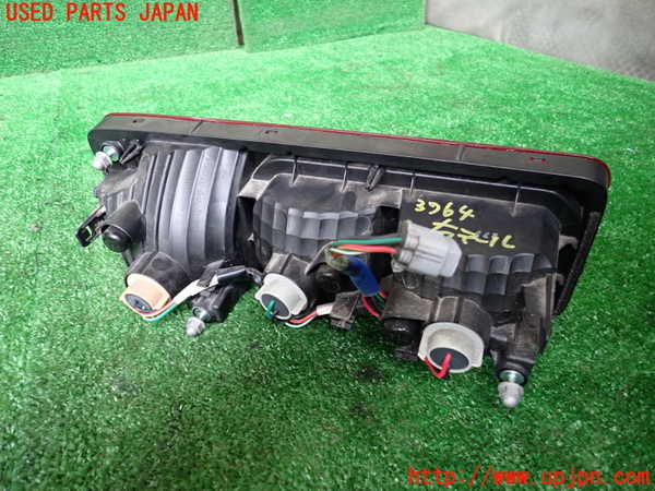 1UPJ-9237641530]ジムニー(JB64W)右テールランプ 中古_2