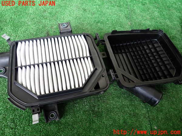 1UPJ-9237642560]ジムニー(JB64W)エアクリーナーボックス 中古_3