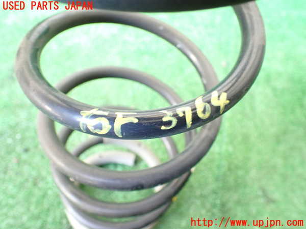 1UPJ-9237645090]ジムニー(JB64W)右フロントスプリング 中古_2