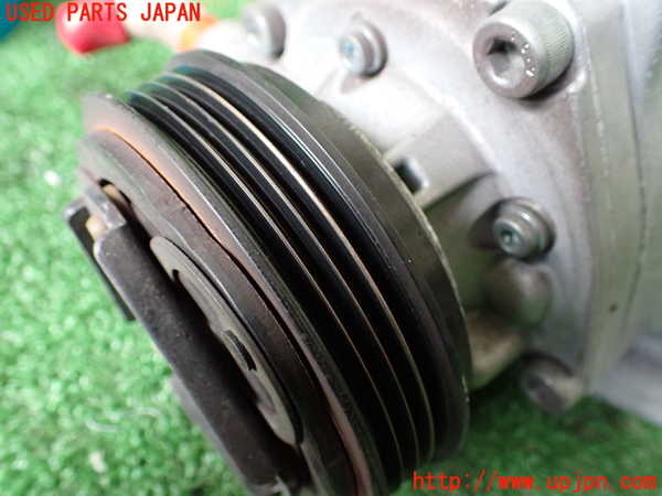 1UPJ-9237646025]ジムニー(JB64W)エアコンコンプレッサー 中古_3