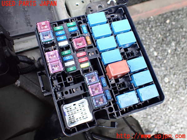 1UPJ-9237646741]ジムニー(JB64W)ヒューズボックス1 (EGルーム 運転席側) 中古_2
