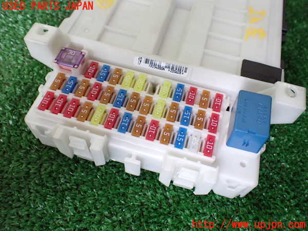 1UPJ-9237646742]ジムニー(JB64W)ヒューズボックス2 (室内 助手席側) 中古_2