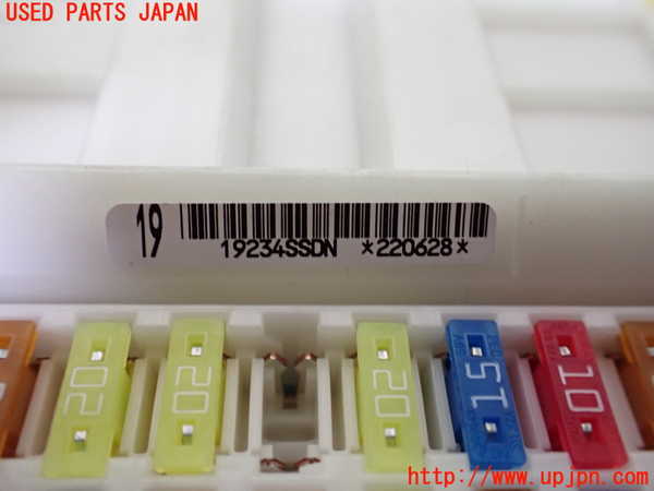 1UPJ-9237646742]ジムニー(JB64W)ヒューズボックス2 (室内 助手席側) 中古_3