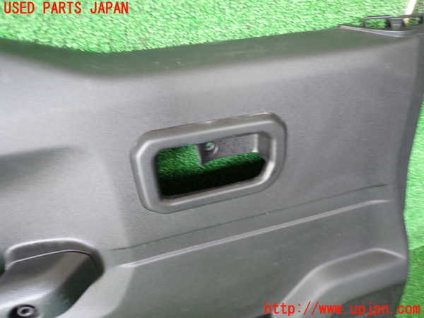 1UPJ-9237641264]ジムニー(JB64W)左前ドア内張り 中古_2