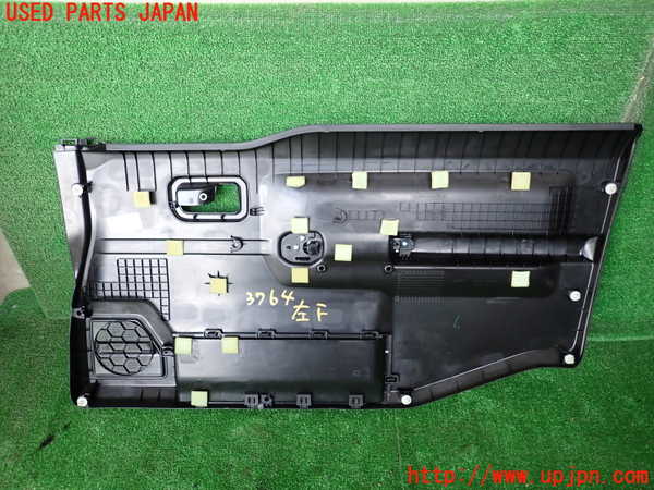 1UPJ-9237641264]ジムニー(JB64W)左前ドア内張り 中古_3