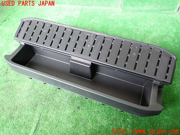 1UPJ-9237647771]ジムニー(JB64W)ラゲッジトレイ1 中古_2