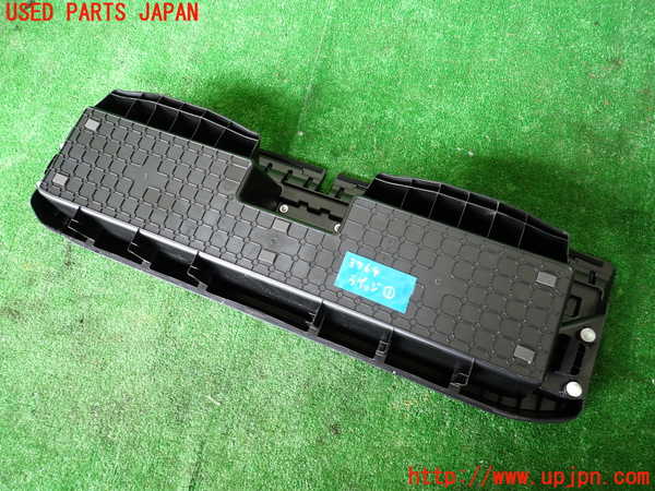 1UPJ-9237647771]ジムニー(JB64W)ラゲッジトレイ1 中古_3