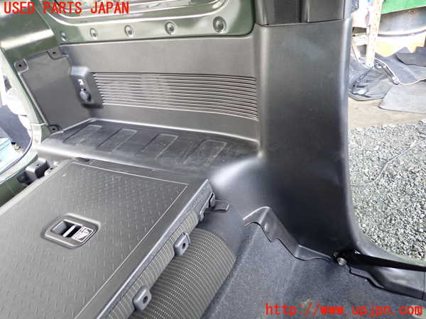 1UPJ-9237647680]ジムニー(JB64W)左リアピラートリム 中古_2