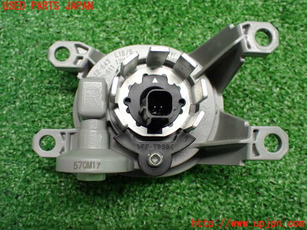 1UPJ-9237651180]カローラ ツーリング ハイブリッド(ZWE219W)右フォグ 中古_2