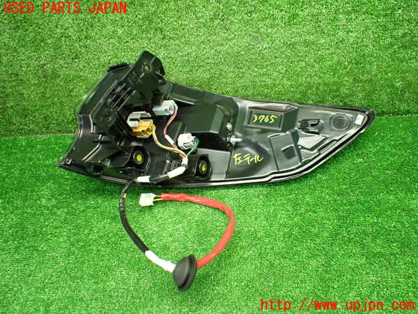 1UPJ-9237651536]カローラ ツーリング ハイブリッド(ZWE219W)左テールランプ 中古_3