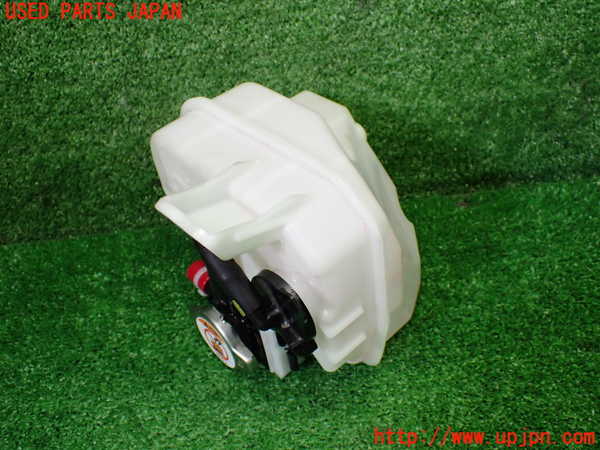 1UPJ-9237652410]カローラ ツーリング ハイブリッド(ZWE219W)ラジエータータンク 中古_3