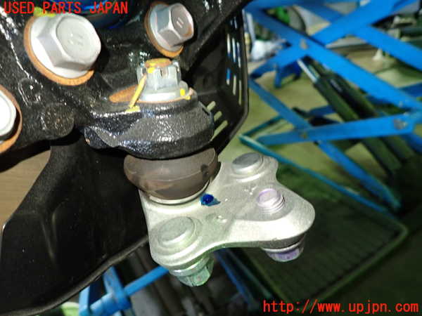 1UPJ-9237654290]カローラ ツーリング ハイブリッド(ZWE219W)右フロントナックルハブ 中古_3