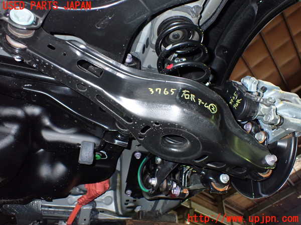 1UPJ-9237655205]カローラ ツーリング ハイブリッド(ZWE219W)右リアロアアーム2 中古_2