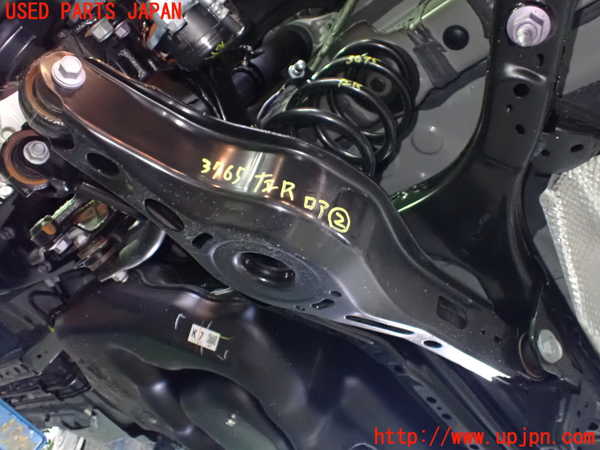 1UPJ-9237655227]カローラ ツーリング ハイブリッド(ZWE219W)左リアロアアーム2 中古_2