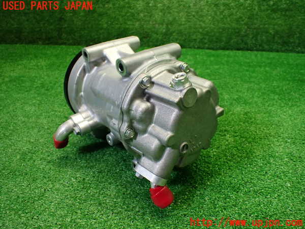 1UPJ-9237656025]カローラ ツーリング ハイブリッド(ZWE219W)エアコンコンプレッサー 中古_2