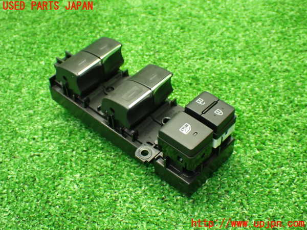 1UPJ-9237656240]カローラ ツーリング ハイブリッド(ZWE219W)右前パワーウィンドウスイッチ 中古_2