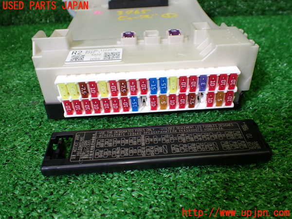 1UPJ-9237656741]カローラ ツーリング ハイブリッド(ZWE219W)ヒューズボックス1 中古_3