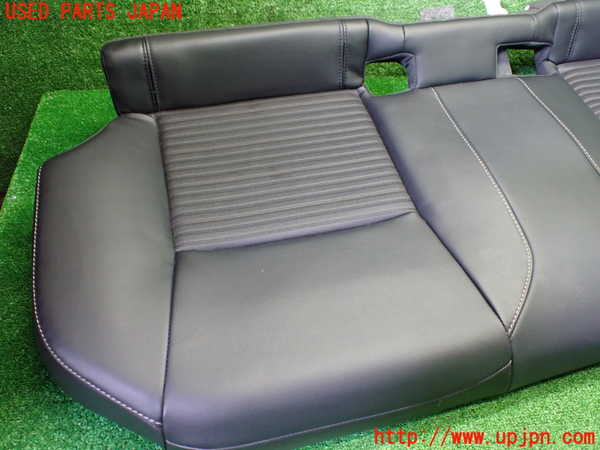 1UPJ-9237657385]カローラ ツーリング ハイブリッド(ZWE219W)リアシート 中古_2