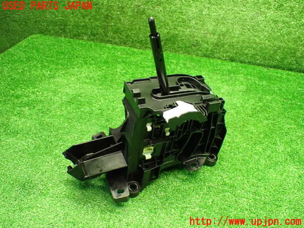 1UPJ-9237657555]カローラ ツーリング ハイブリッド(ZWE219W)ATシフトレバー 中古_2