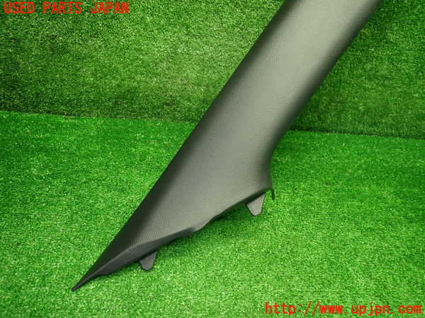 1UPJ-9237657655]カローラ ツーリング ハイブリッド(ZWE219W)右フロントピラートリム 中古_3