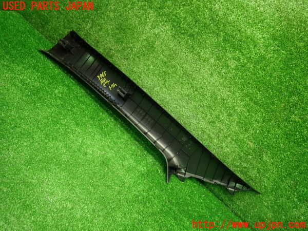 1UPJ-9237657655]カローラ ツーリング ハイブリッド(ZWE219W)右フロントピラートリム 中古_4