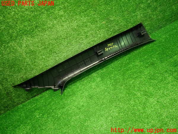 1UPJ-9237657660]カローラ ツーリング ハイブリッド(ZWE219W)左フロントピラートリム 中古_4