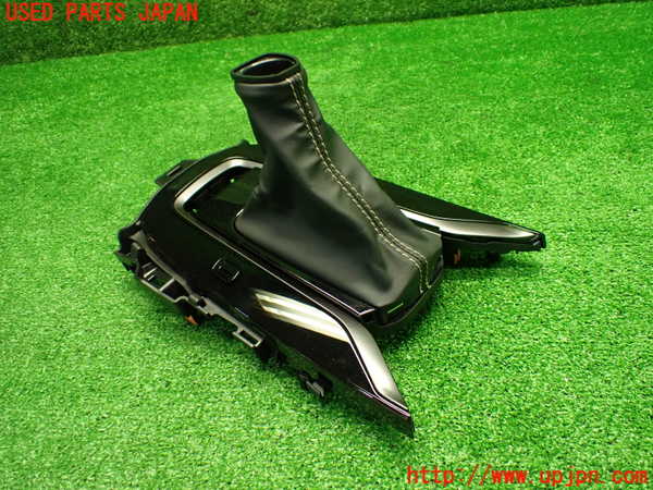 1UPJ-9237657575]カローラ ツーリング ハイブリッド(ZWE219W)シフトブーツ 中古_3