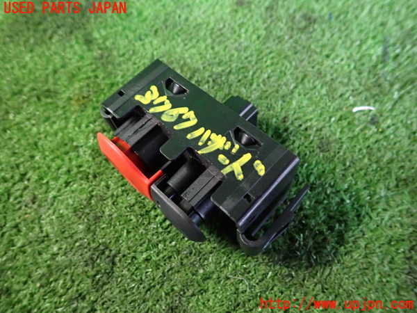 2UPJ-9237676290]ルノー・カングー(KWH5F)ハザードスイッチ 中古_2