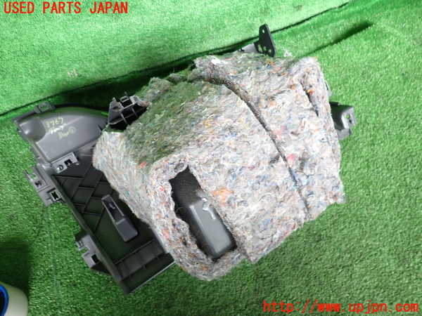 2UPJ-9237677516]ルノー・カングー(KWH5F)グローブボックス1 中古_3