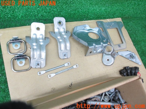 3UPJ=9237680720]BMW 320i ツーリング(US20 E91)ネジ・ナット・ステー類 セット ジャンク_5