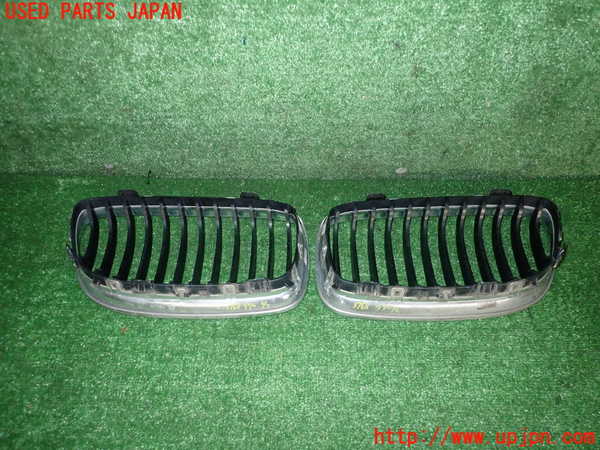 2UPJ-9237681050]BMW 320i ツーリング(US20)ラジエターグリル 中古_2