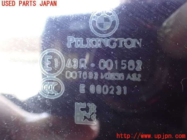 2UPJ-9237681380]BMW 320i ツーリング(US20)右クォーターガラス (43R-001582) 中古_2