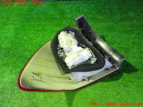 2UPJ-9237681530]BMW 320i ツーリング(US20)右テールランプ 中古_2