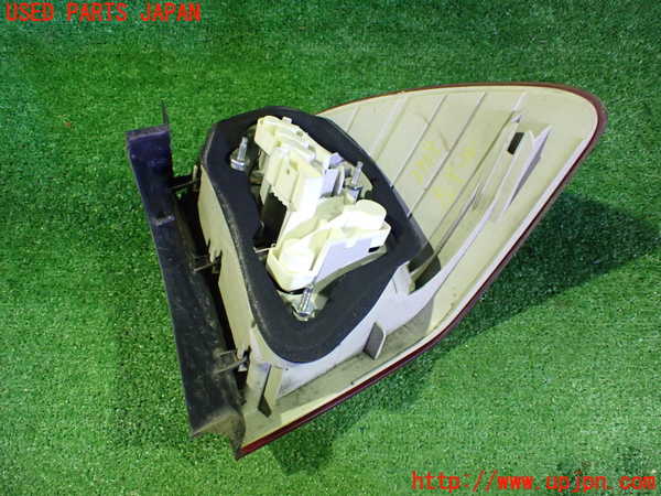 2UPJ-9237681536]BMW 320i ツーリング(US20)左テールランプ 中古_2