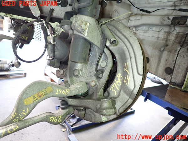 2UPJ-9237684295]BMW 320i ツーリング(US20)左フロントナックルハブ 中古_2