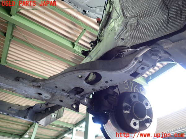 2UPJ-9237685285]BMW 320i ツーリング(US20)フロントメンバー 中古_4