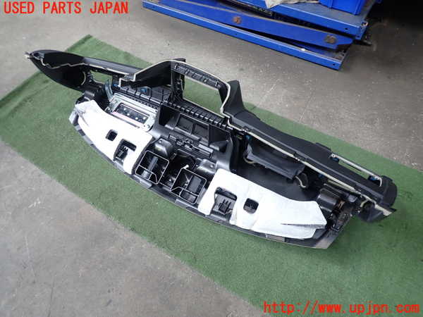 2UPJ-9237687505]BMW 320i ツーリング(US20)ダッシュボード 中古_4