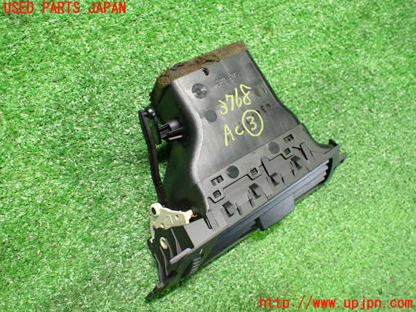 2UPJ-9237687528]BMW 320i ツーリング(US20)エアコン吹き出し口3 (左) 中古_2