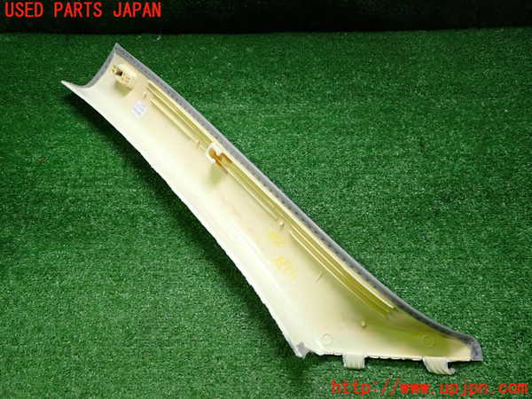 2UPJ-9237687655]BMW 320i ツーリング(US20)右フロントピラートリム 中古_3