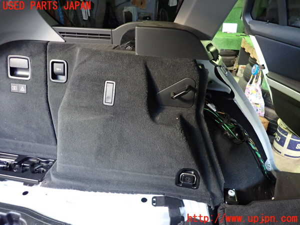 2UPJ-9237687680]BMW 320i ツーリング(US20)左リアピラートリム 中古_2