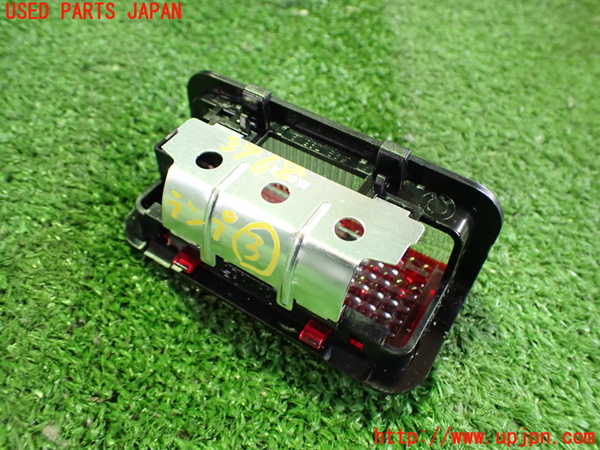 2UPJ-9237686413]BMW 320i ツーリング(US20)ルームランプ3 (ラゲッジ ) 中古_2