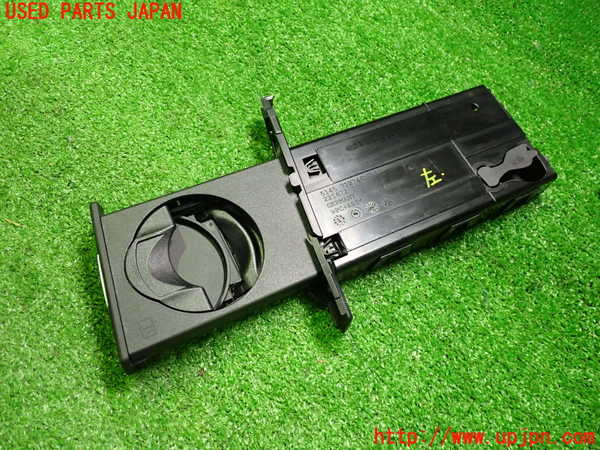 2UPJ-9237687810]BMW 320i ツーリング(US20)ドリンクホルダー (ジャンク品) 中古_2
