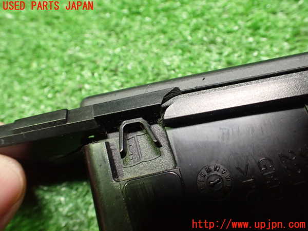 2UPJ-9237687810]BMW 320i ツーリング(US20)ドリンクホルダー (ジャンク品) 中古_5