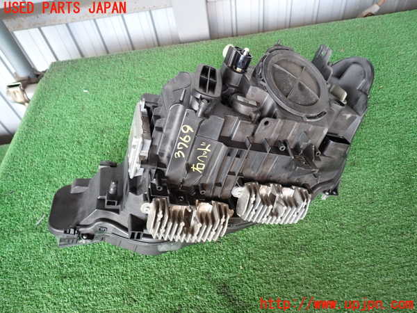 2UPJ-9237691130]BMW アクティブハイブリッド3(AH3)(3F30)右ヘッドライト HID 中古 (F30)_4
